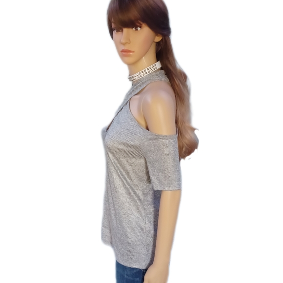 NEW!INC L keyhole choker cold shoulder top - Picture 4 of 11